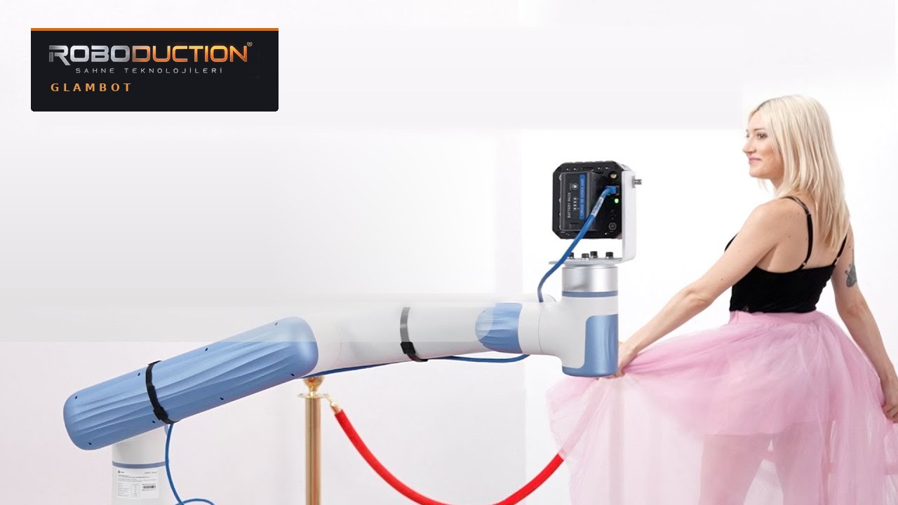 Roboduction Glambot — kırmızı halı çekim konfigürasyonu